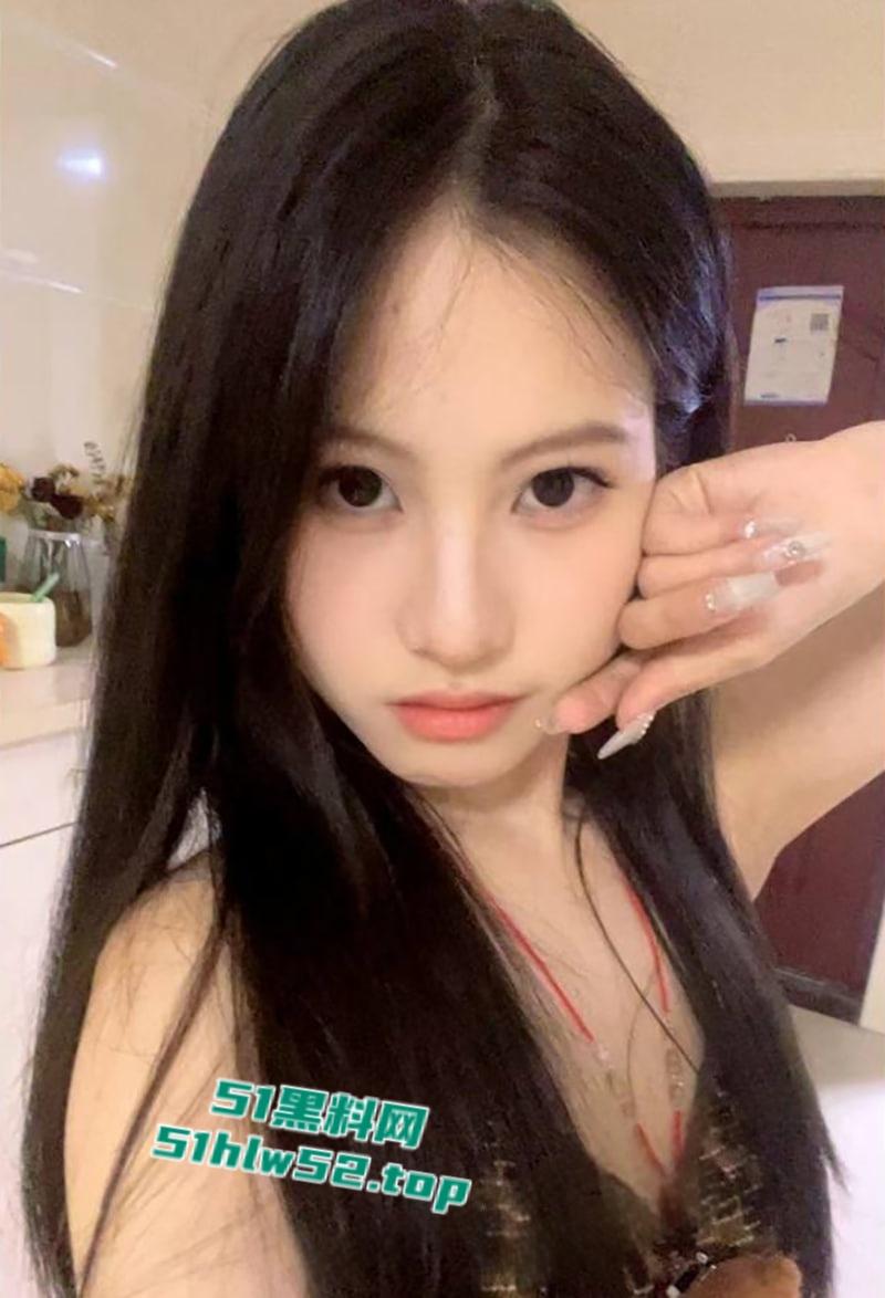 性感人妻少妇【小楼】穿着黑丝高跟被炮友各种体位抽插爆操,伴随着荡妇的淫叫,射到她的丝袜玉足上!-2