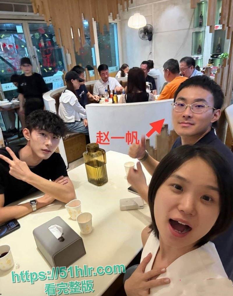 抖音700w粉女网红【胡楚靓】网暴男友,称成其出轨台球助教,剧情神反转,约炮视频泄密,遭粉丝怒捶大瓜一波接一波-6