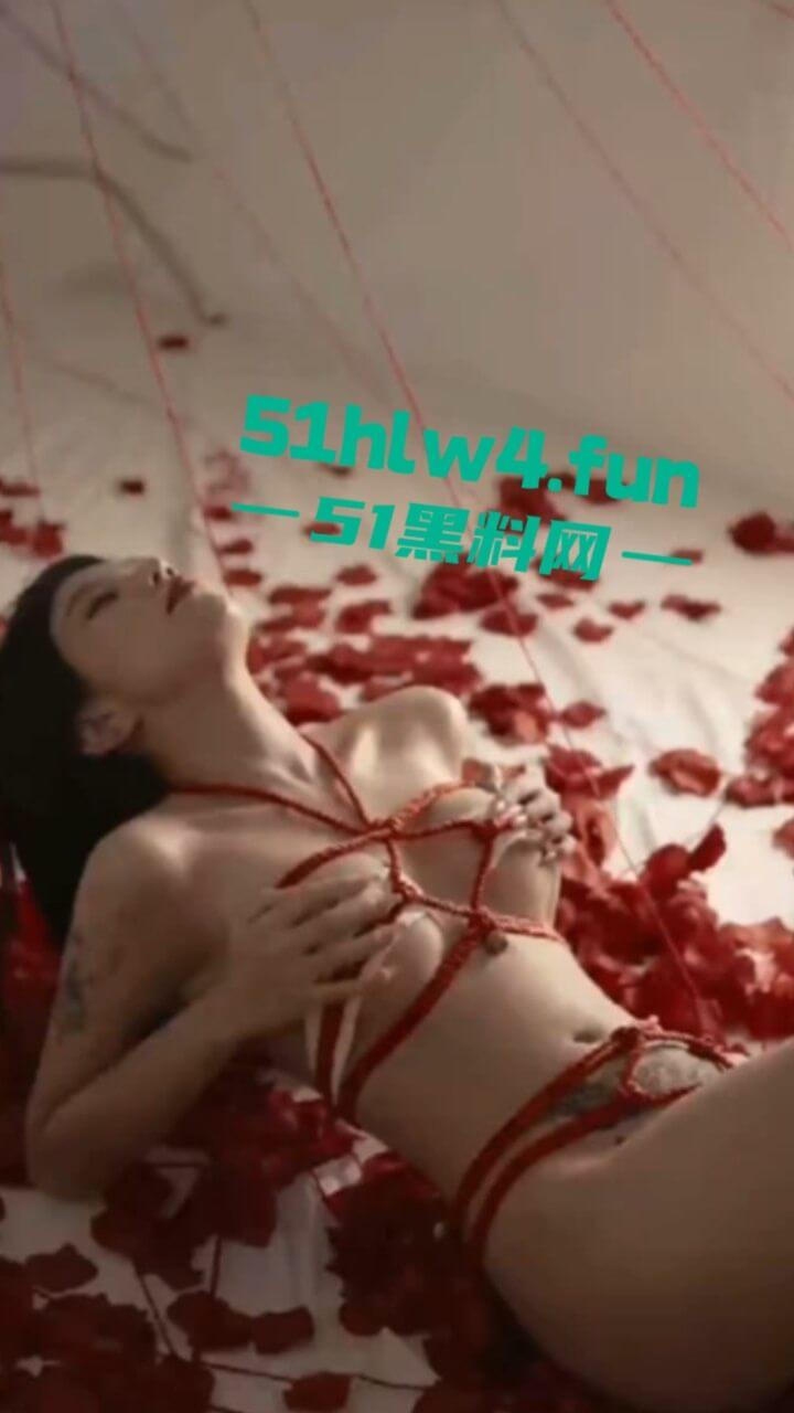 瓜友求稿【鱼神】抖音百万粉丝博主，魔鬼身材极品尤物，蜂腰翘臀大长腿微密圈绳索艺术调教福利流出。-1