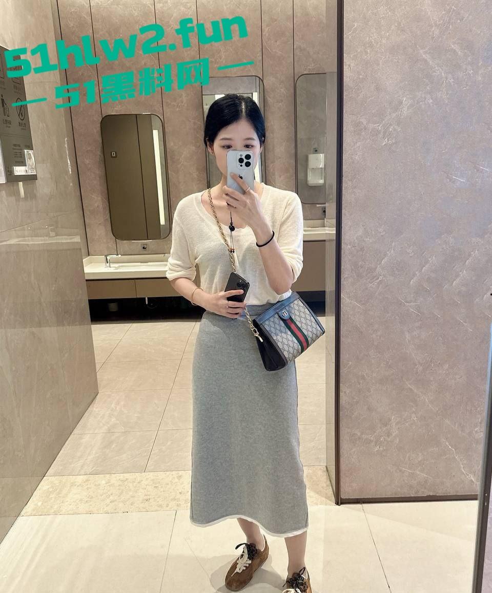 瓜友投稿前女友【刘亦菲】不输大明星,肤白貌美骚得要命,骚逼属性拉满,一摸就湿,粉嫩到让人冲动!-3