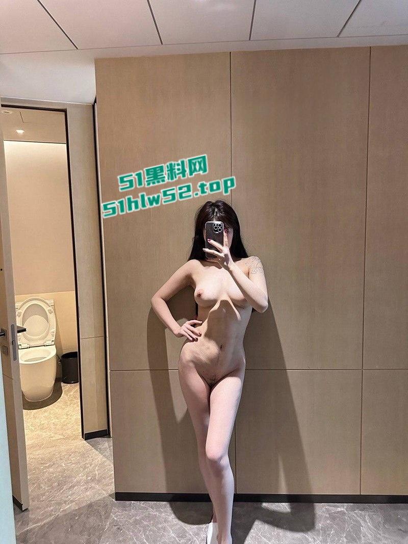 天津顶级名媛【黄丽娜】线下援交视频曝光，疯狂式口交深喉被金主爆操爽的直翻白眼，肩部纹身实锤无疑！-6