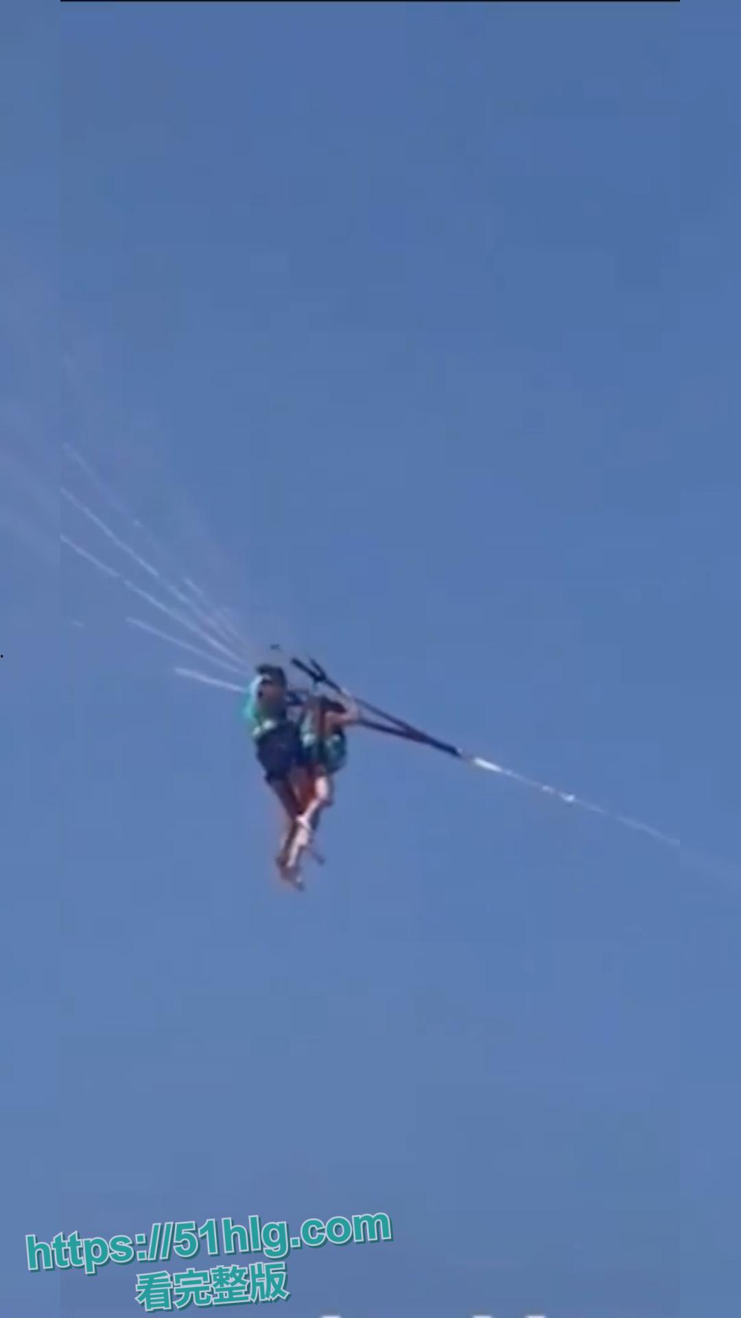 国外大瓜!52岁英国女游客在突尼斯玩滑翔伞时遭操作员猥亵 经审查为惯犯 声称就喜欢这样的刺激快感-2