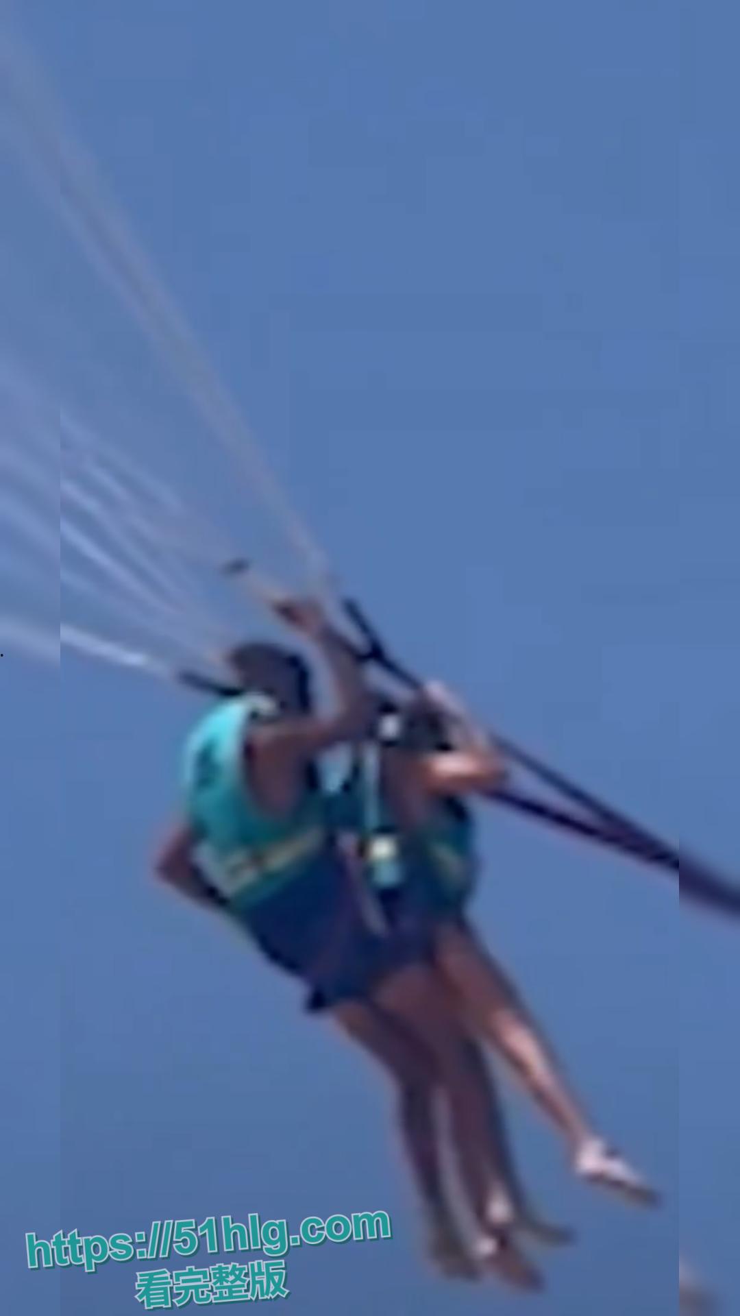 国外大瓜!52岁英国女游客在突尼斯玩滑翔伞时遭操作员猥亵 经审查为惯犯 声称就喜欢这样的刺激快感-3