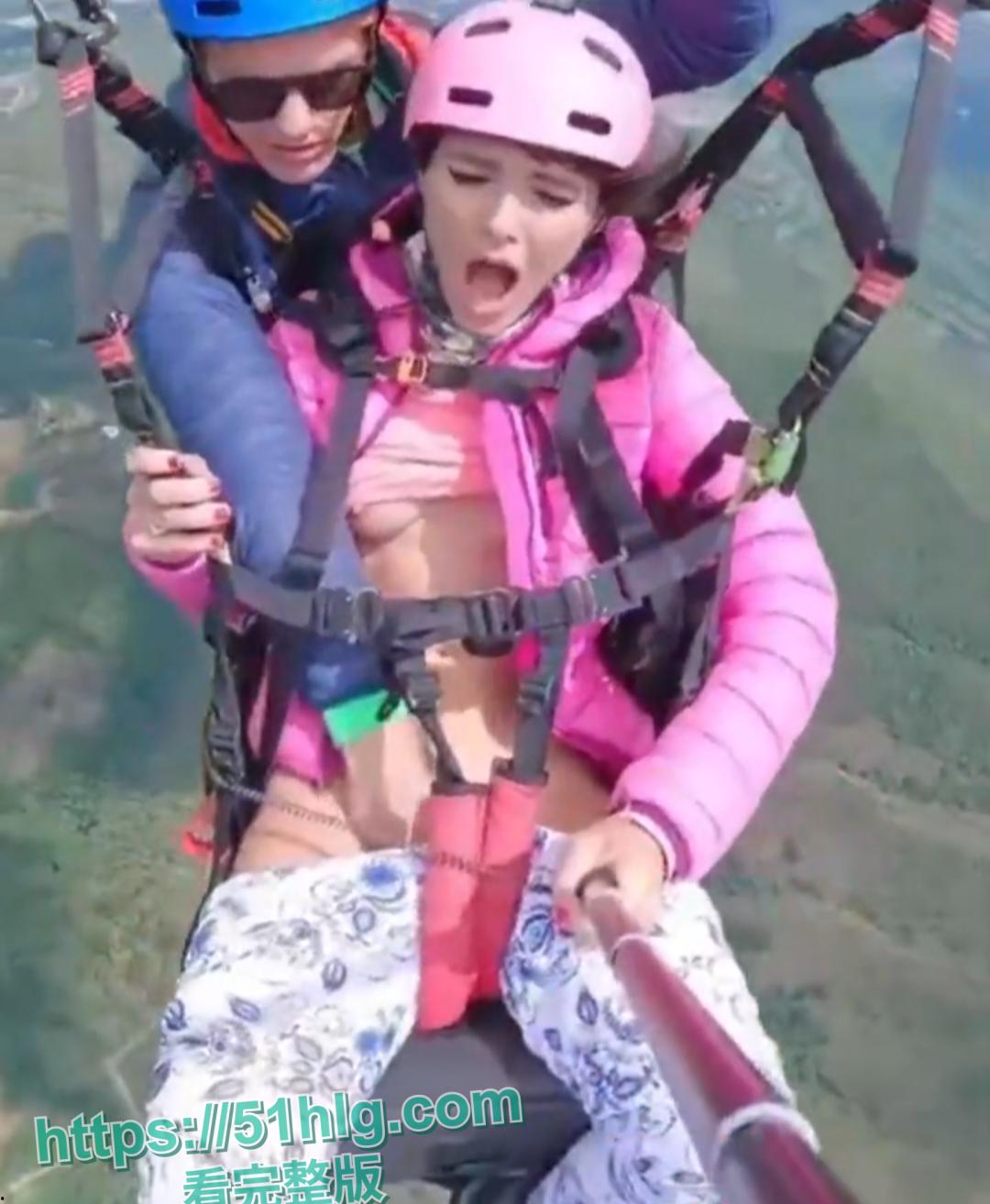 国外大瓜!52岁英国女游客在突尼斯玩滑翔伞时遭操作员猥亵 经审查为惯犯 声称就喜欢这样的刺激快感-7