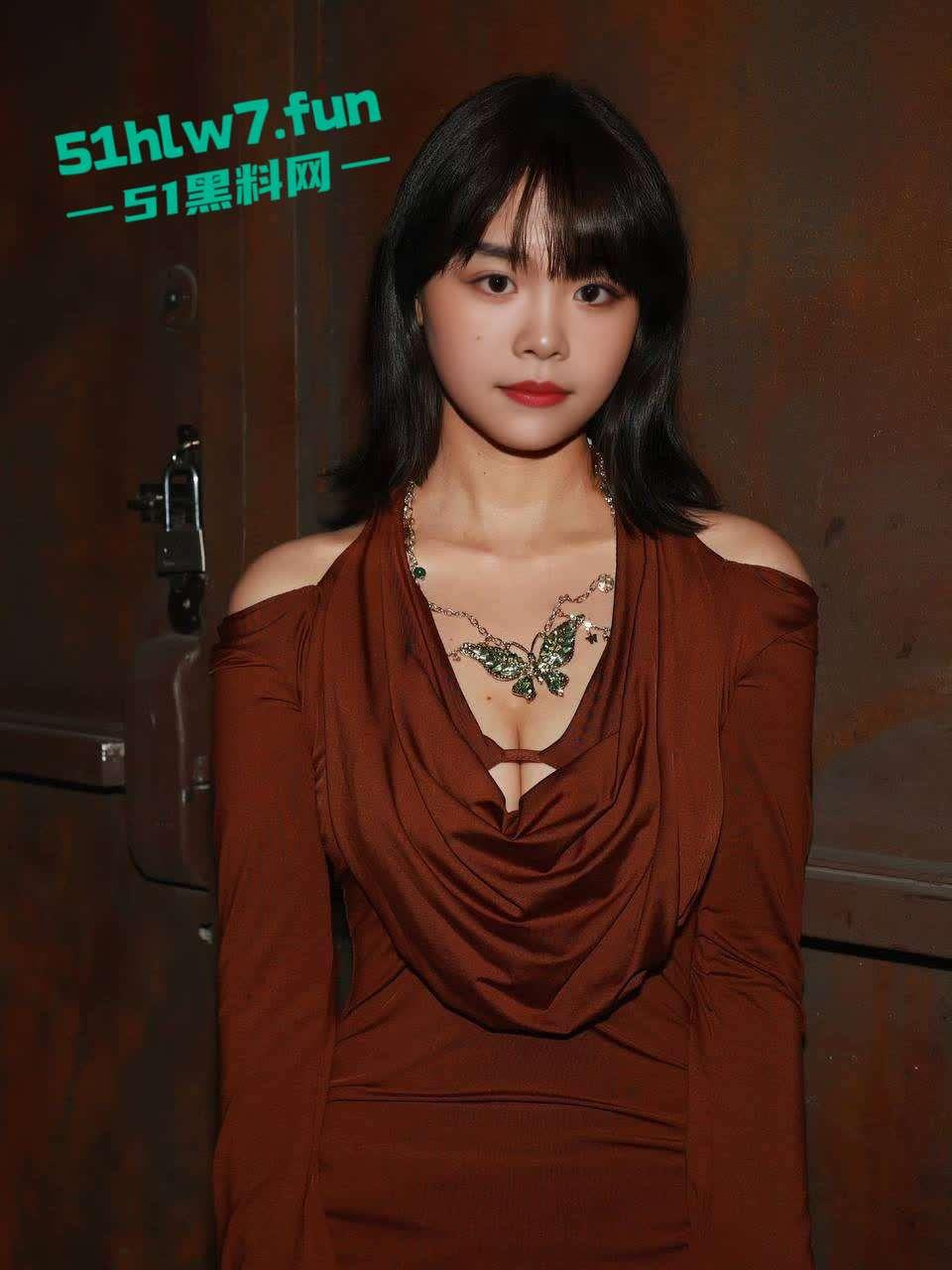 中国社会科学院研究生【杜若凝】裸聊约炮,男友怒爆骚货性瘾视频,饥渴身体含屌求操!-9