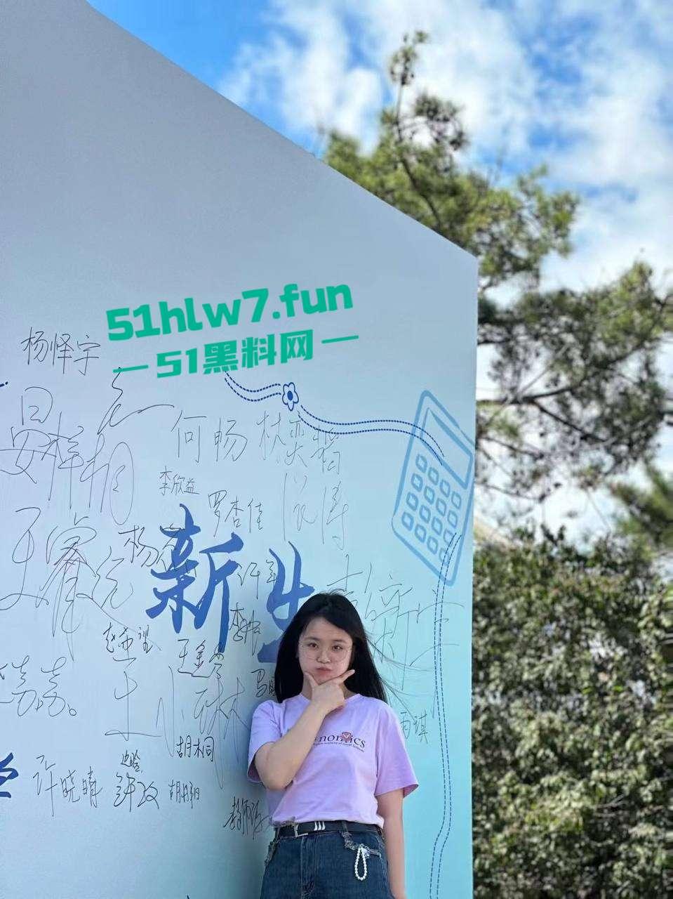 中国社会科学院研究生【杜若凝】裸聊约炮,男友怒爆骚货性瘾视频,饥渴身体含屌求操!-12