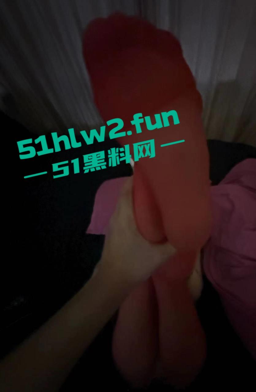 抖音高颜值女神【枭娍】曾6千都只能买下,擦边小视频的主播终于是被大哥拿下就是拍摄这角度太刁钻。-7