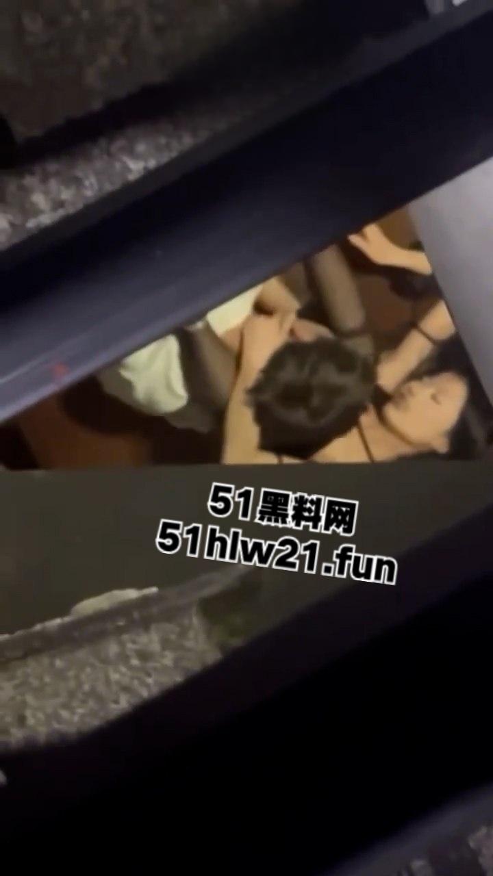 性感黑丝美女【张洋洋】被老板要求用身体陪客,奈何对方二弟不争气真是暴殄尤物!-6