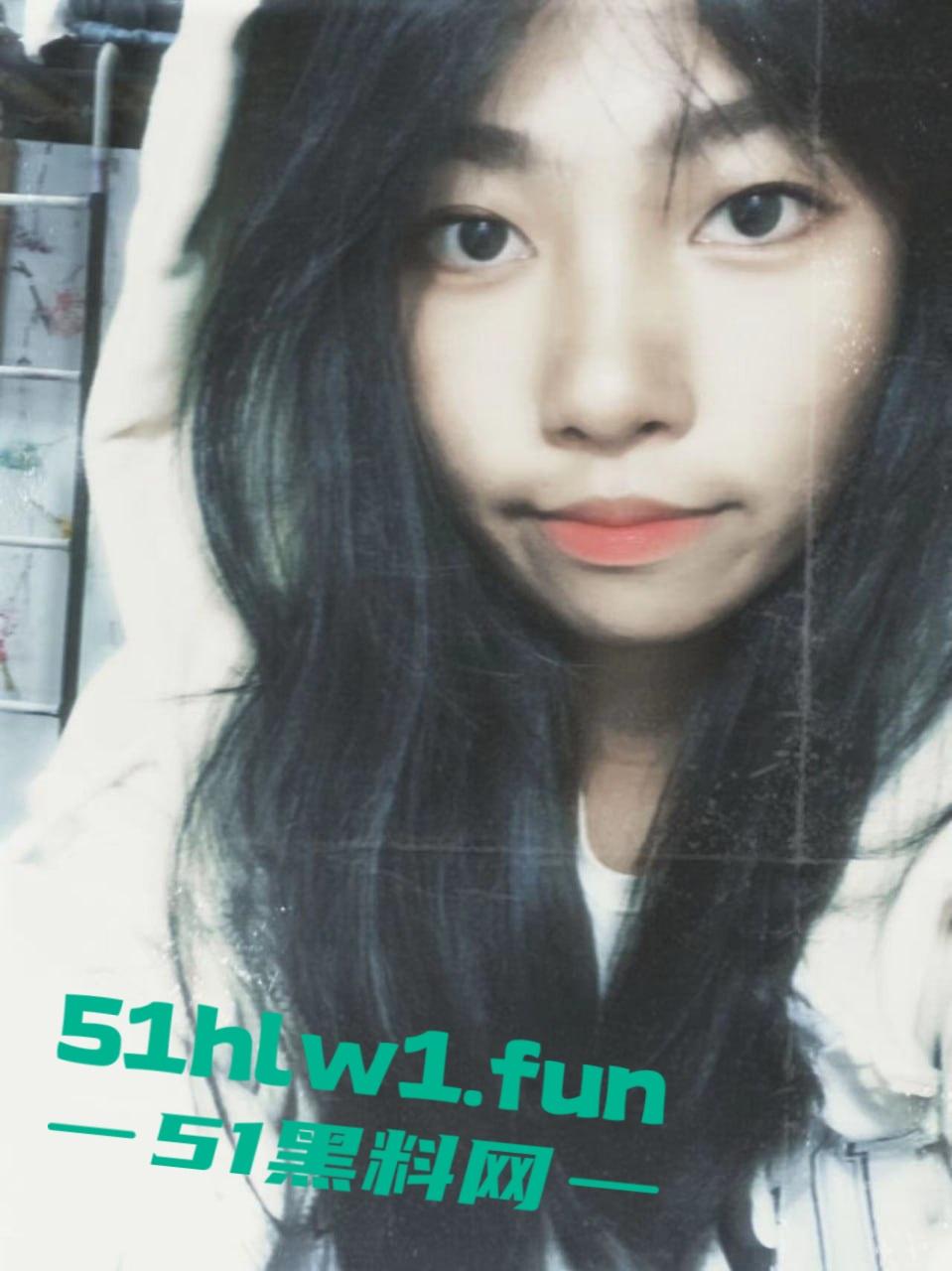 柳州学生嫩妹【叶露露】不雅视频流出被曝光,撅臀展示浓密私处娇嫩玉体完美呈现。-7