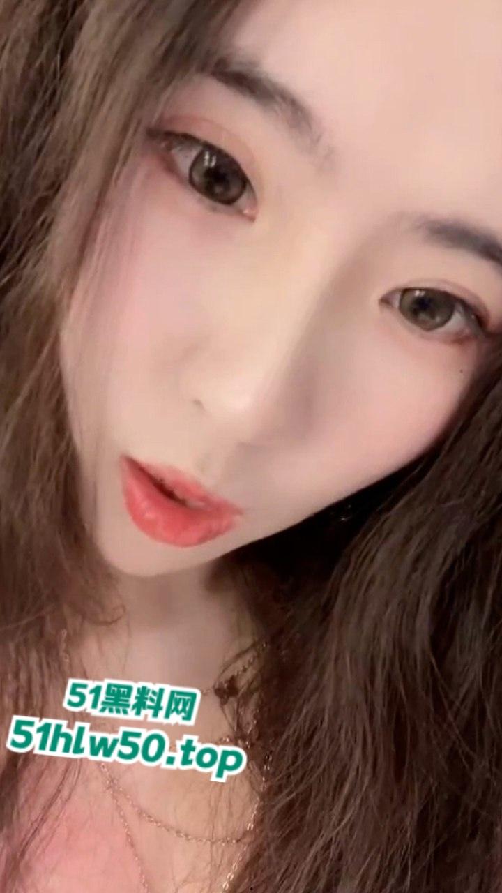 撸点爆满的【沪上十三姨】高冷艳气质美女,开档黑丝大尺度显得巨反差!-1