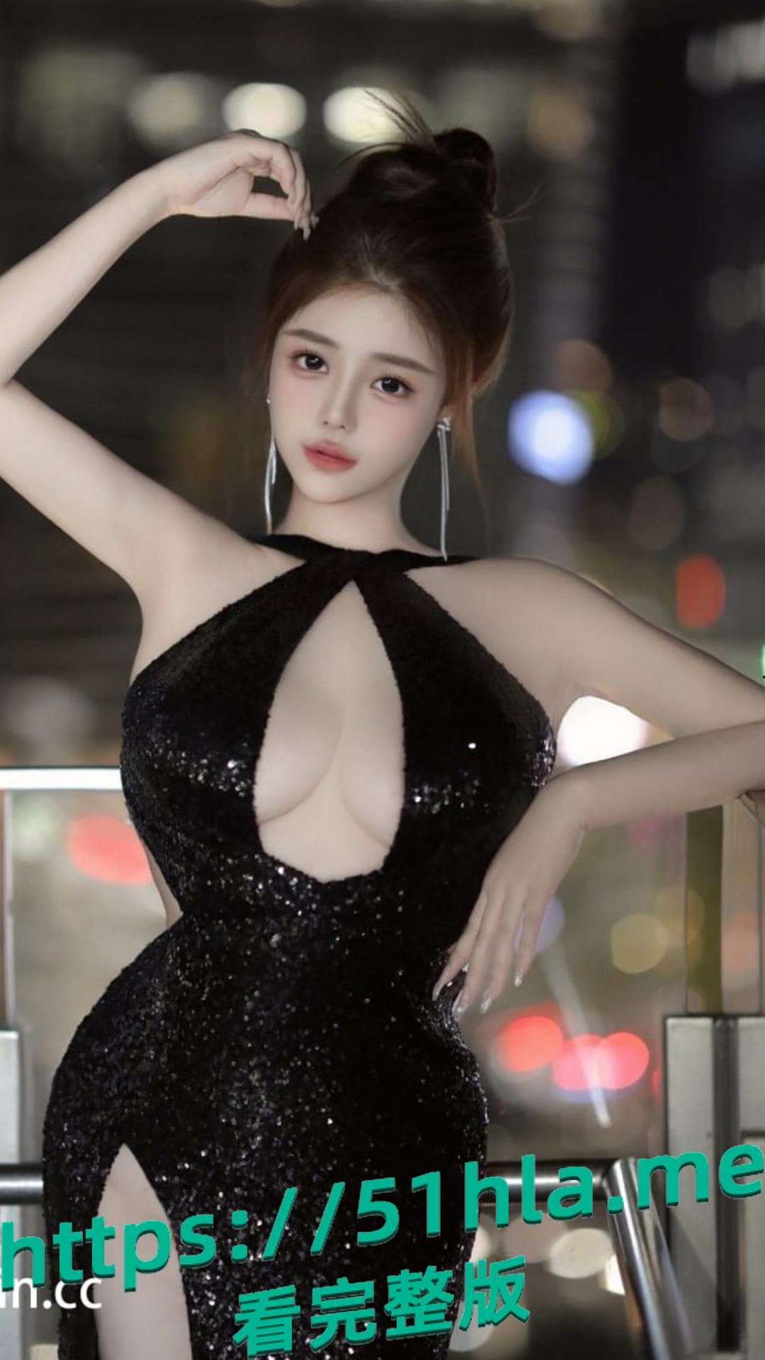 秀人网巨乳模特 王雅姗 黑丝美腿身材超棒 揉逼掰逼自慰棒插逼特写 骚话连篇跪地狗爬求爸爸操!-5