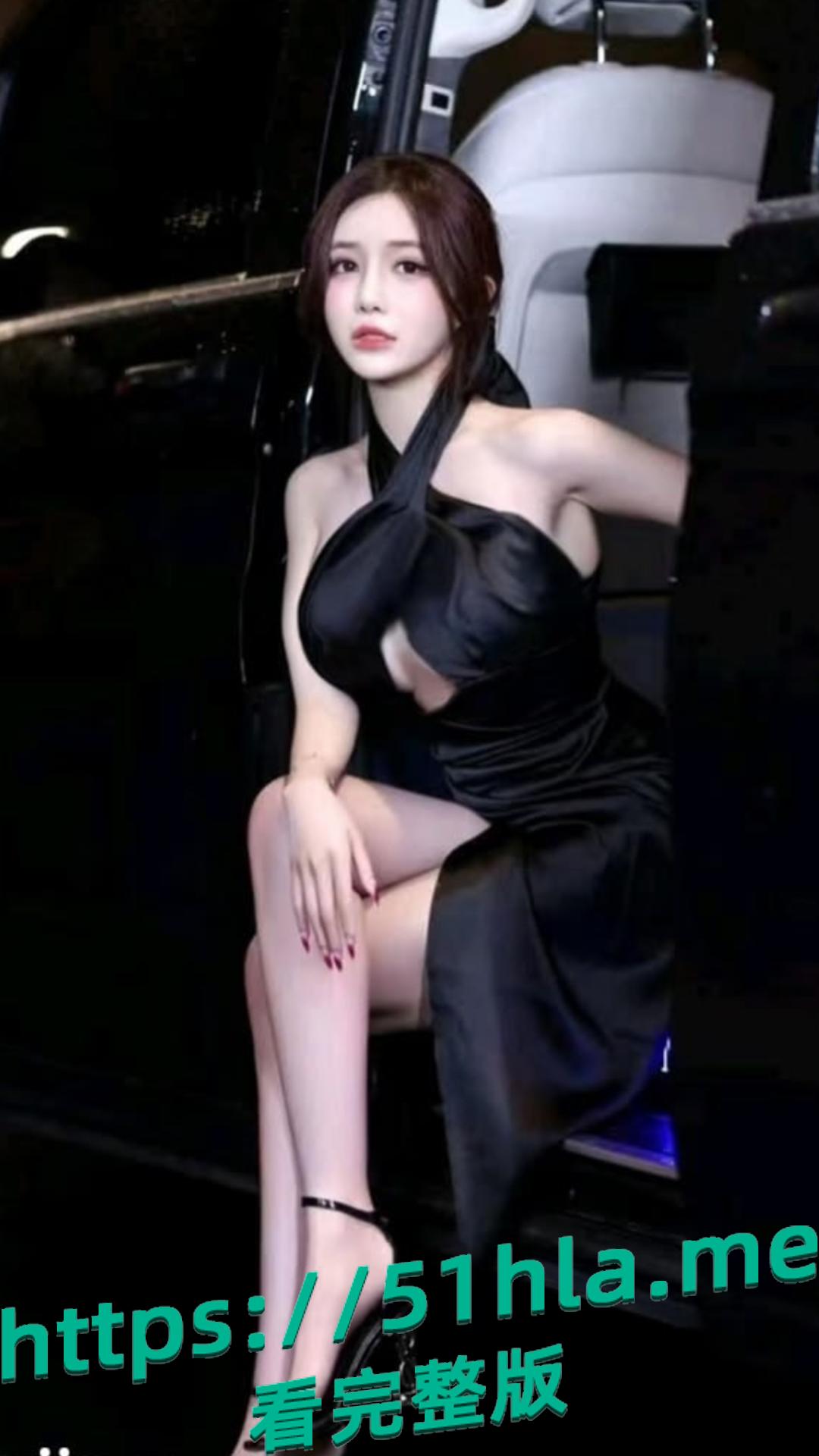 秀人网巨乳模特 王雅姗 黑丝美腿身材超棒 揉逼掰逼自慰棒插逼特写 骚话连篇跪地狗爬求爸爸操!-6