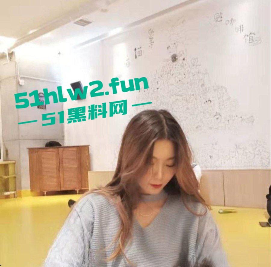 劳斯莱斯车主群现卖妻绿魔,美艳娇妻被群友轮番爆操,男主丝毫不怒,反获万人点赞,成大事者不拘小节牛啊!-1