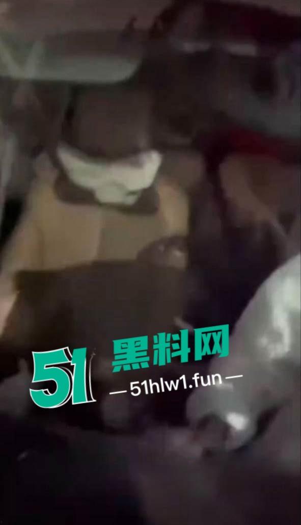 潮州新溪【淑武水果店】事件完整版,94年人妻出轨隔壁猪肉铺04年小伙,偷情野战被当场捉奸,竟开车顶撞亲夫。-8