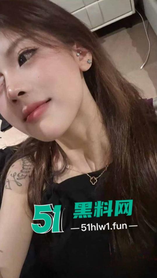 四川成都清纯可爱反差女大学生【林意如】多段大尺度视频,现实和网络中判若两人视频认证。-6