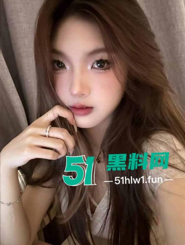 四川成都清纯可爱反差女大学生【林意如】多段大尺度视频,现实和网络中判若两人视频认证。-7