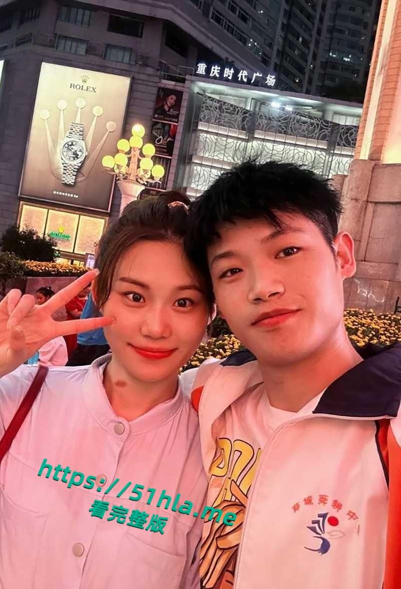 山东枣庄新婚夫妇酒店性爱私拍泄密,98年骚妻露脸激情口交,穿开档黑丝撅蜜桃臀被后入猛操!-3