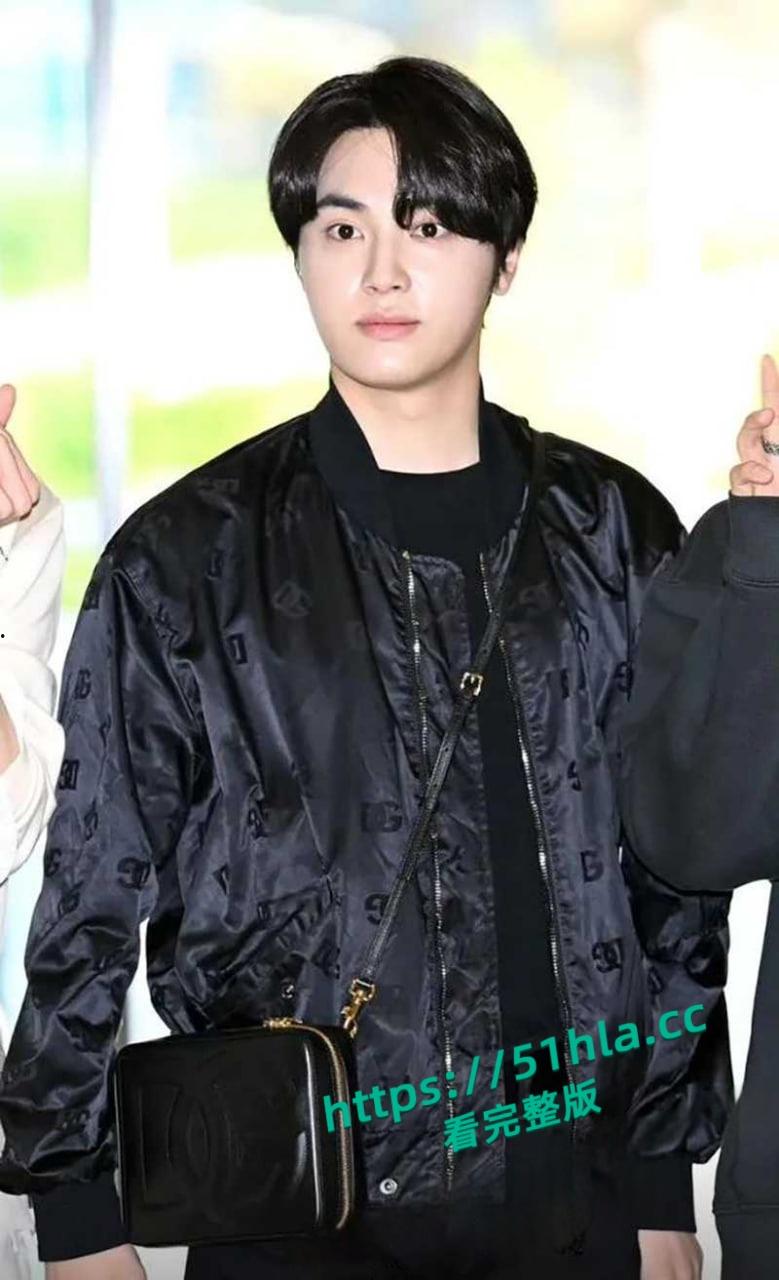 全网疯传韩国男团【周鹤年】买春丑闻，21万港元与AV女皇明日花绮罗4小时不限次数，不雅视频曝光后惨遭公司解约退团！-5