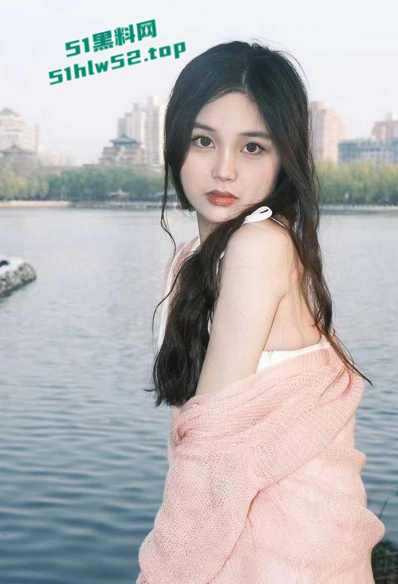 北京城市学院少女【王晗】性爱视频泄露,高颜值学生妹露脸口交,骑乘撸管还被颜射!-6