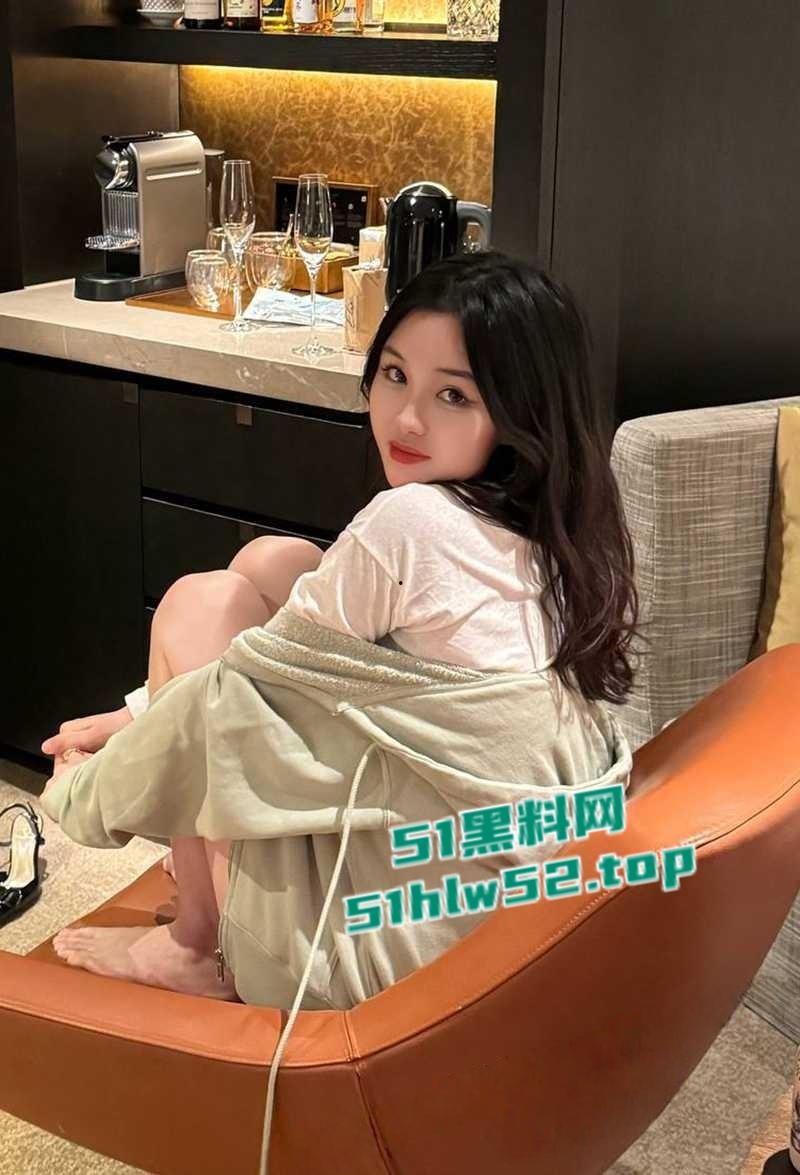 北京城市学院少女【王晗】性爱视频泄露,高颜值学生妹露脸口交,骑乘撸管还被颜射!-10