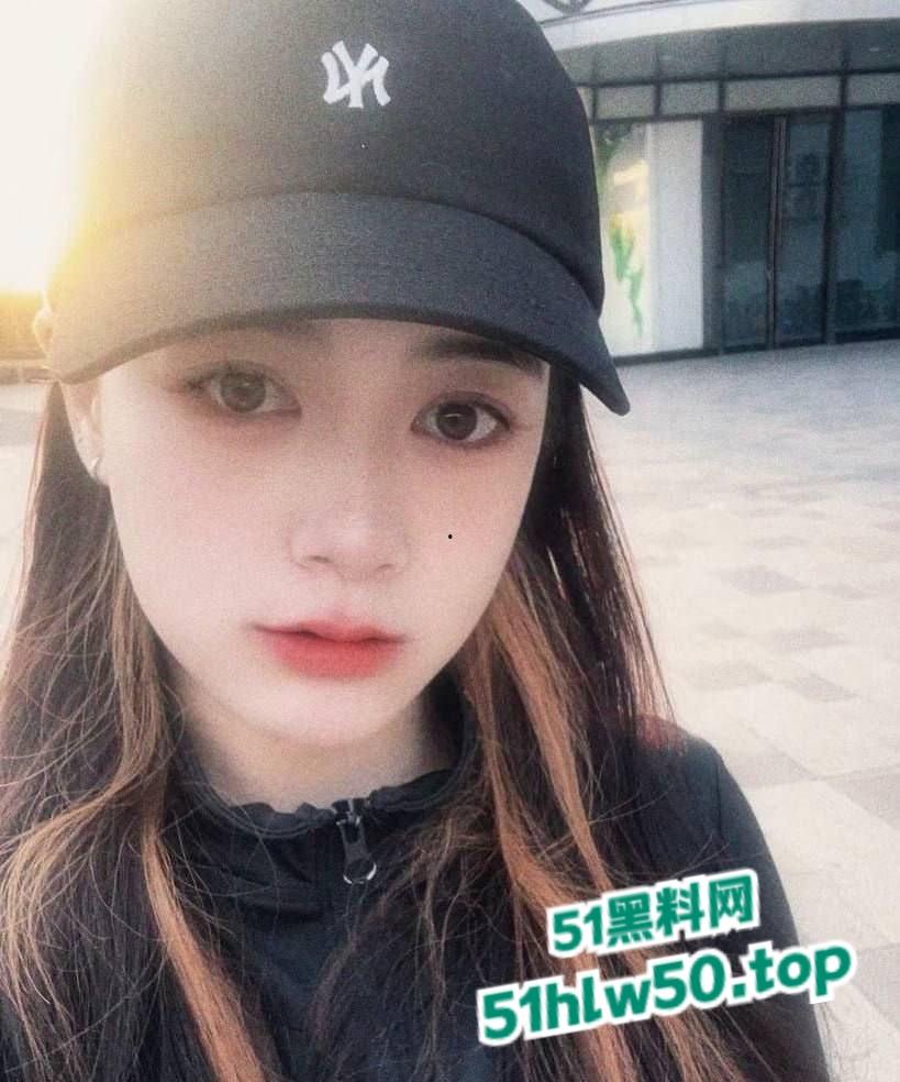 校花级别,重庆财大新疆母狗【夏兹热丽】第一次刚破处就被拍下口吞脸射!-2