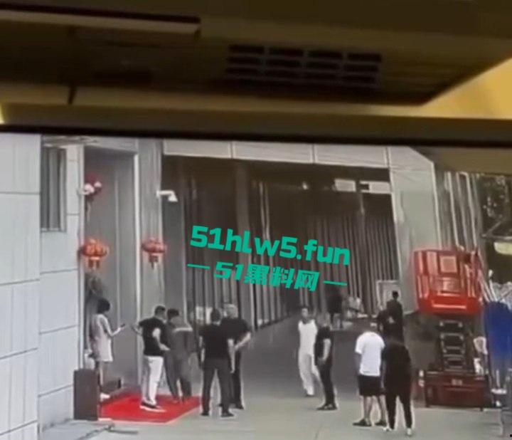 柬埔寨金边机场【AK枪击案】曝光,先手枪威胁再掏出AK扫射,持枪中国籍男子已经被逮捕。-7