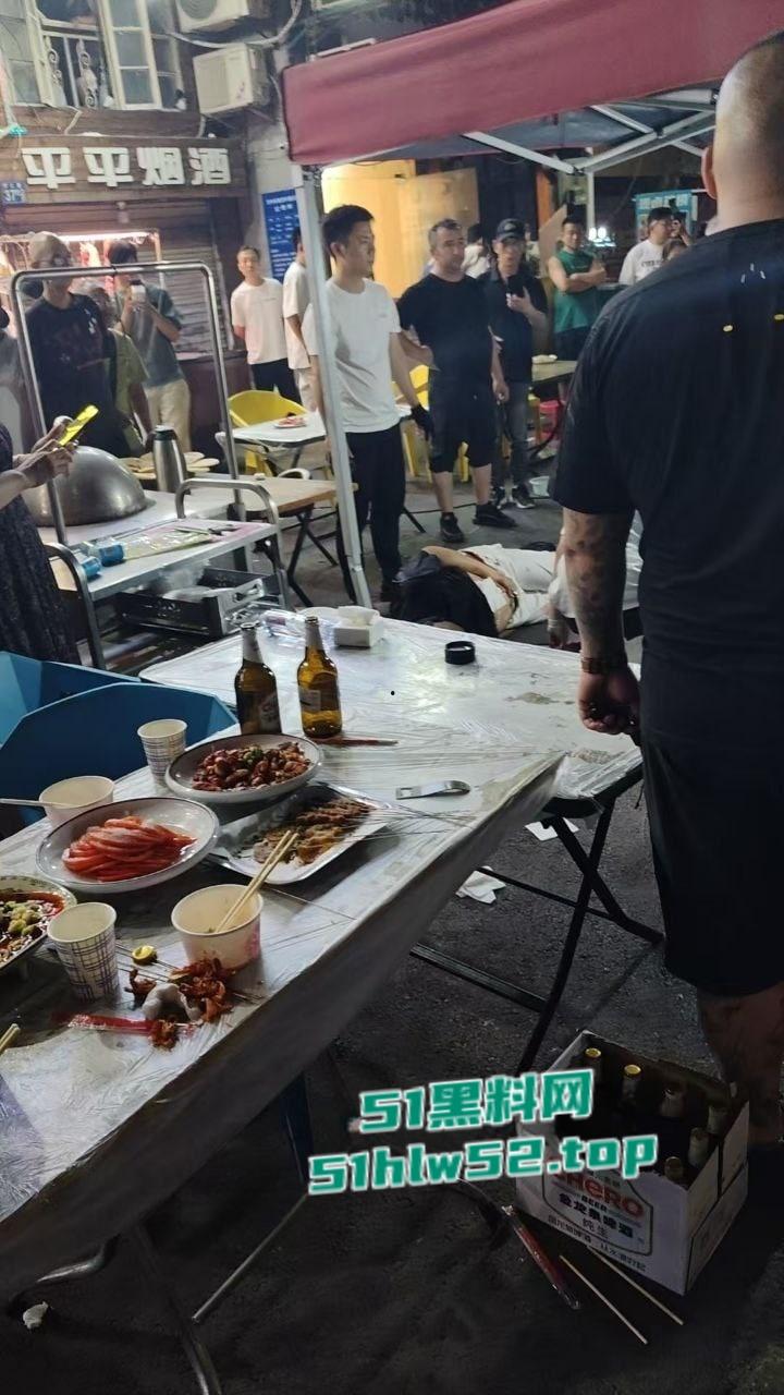 武汉硚口区突发枪击案,枪手连开五枪杀死两人,现场视频流出血腥慎点!-16