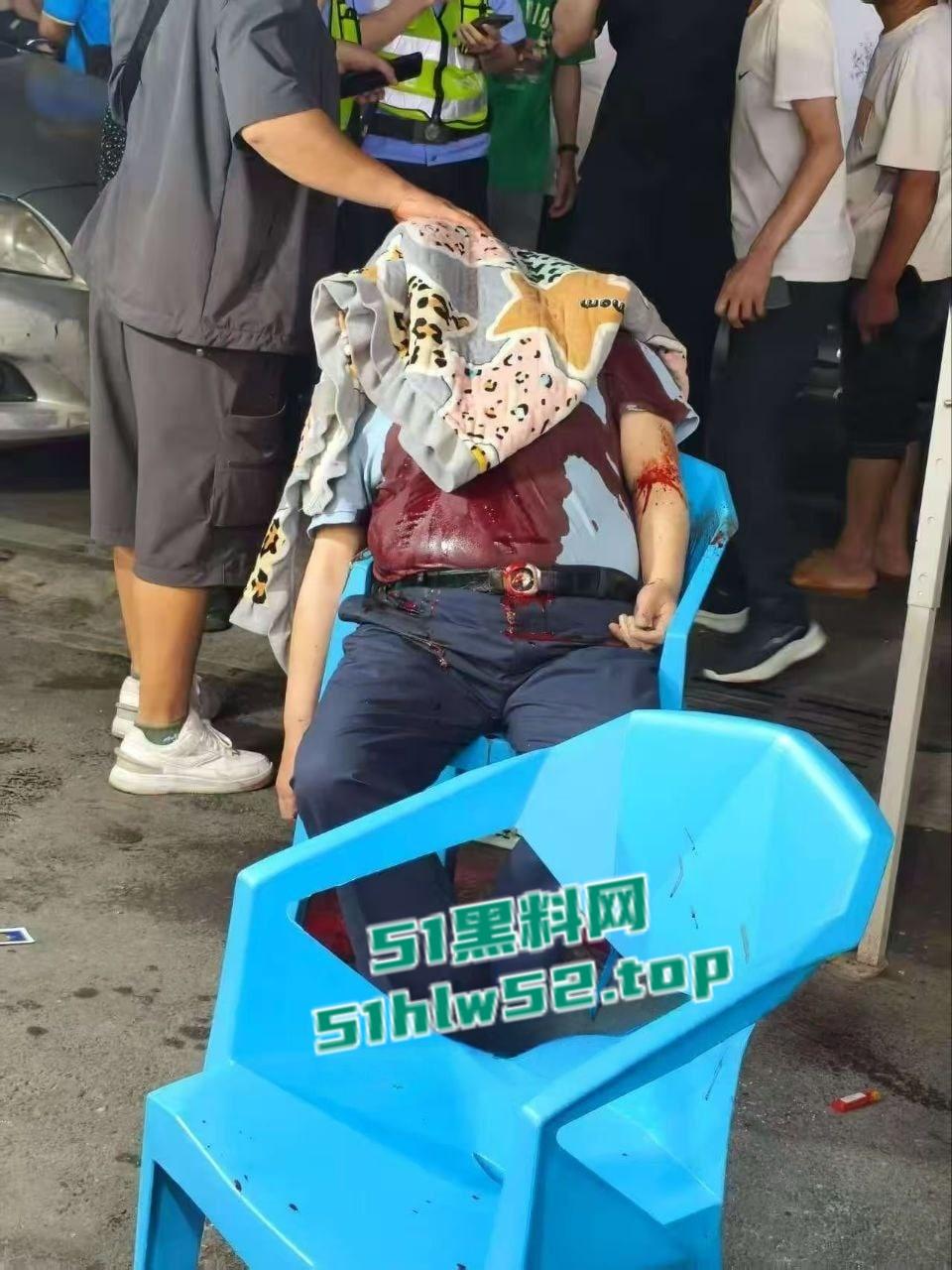 武汉硚口区突发枪击案,枪手连开五枪杀死两人,现场视频流出血腥慎点!-17