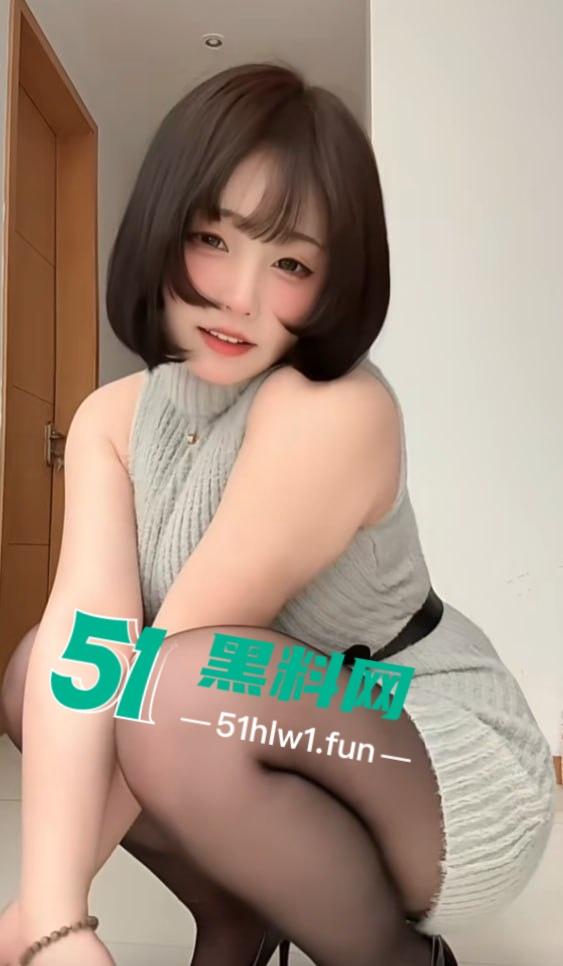 抖音网红【凹菟嫚】大尺度观音坐莲视频流出，肉感巨胸翘臀摇得地动山摇，白虎逼若隐若现真懂男人！-5