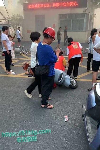 疯狂纵火撞学校!【福建漳州云霄县】司机骇人行径震惊众人,多名学生受伤 现场一片血肉横飞惨象-1