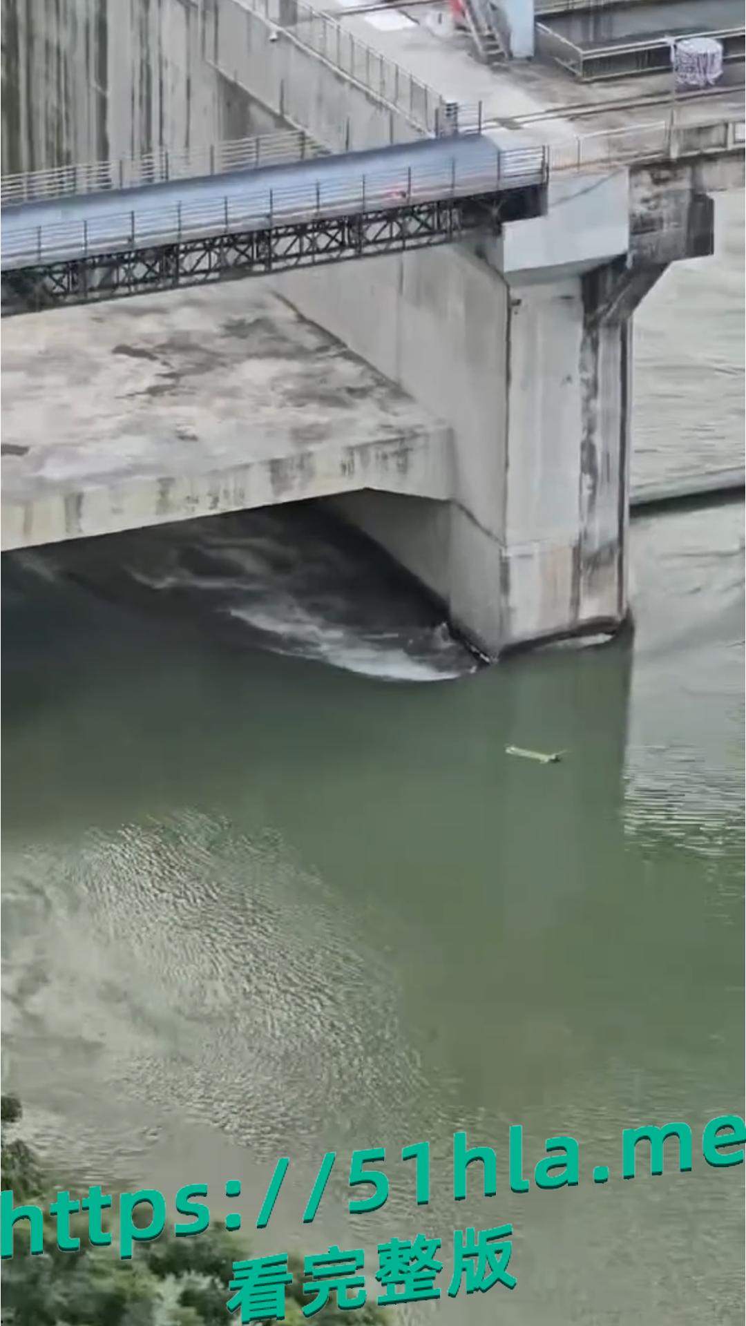 揪心！广西桂平师生恋大瓜再添细节：女生失联两天家人急发寻人启事，最终跳江，男老师忏悔难挽性命！​-10
