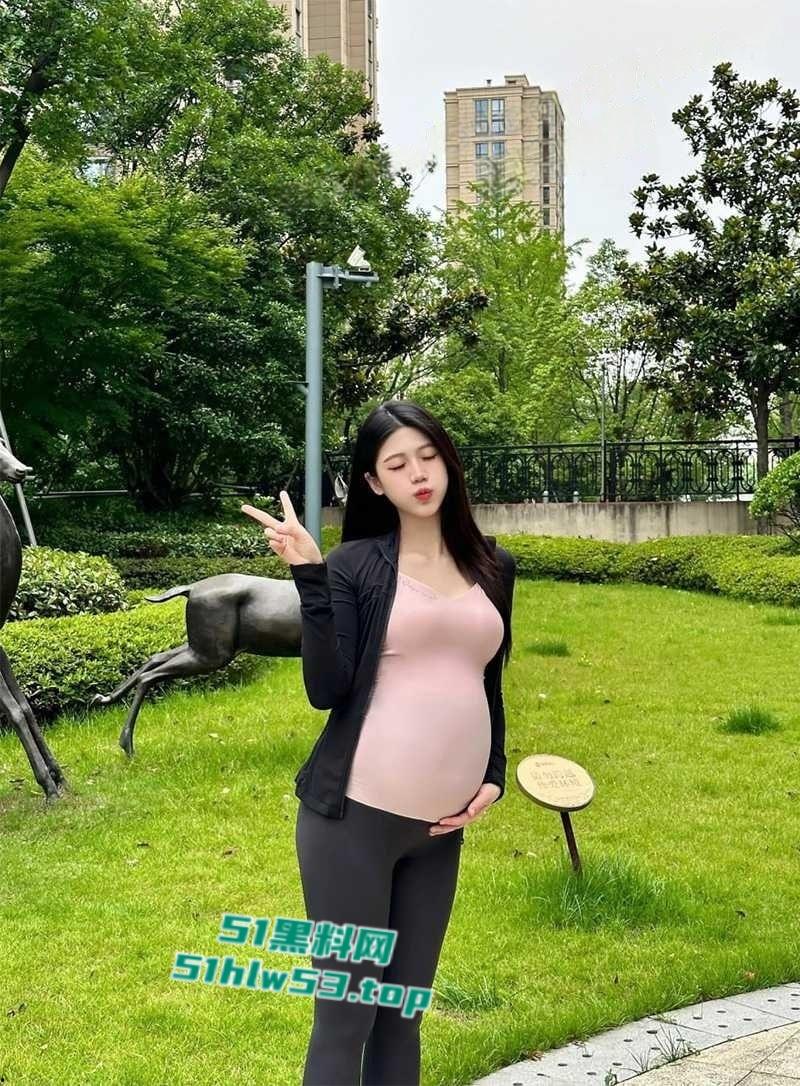 湖北极品孕妇【李芝依】妊娠期当转孕珠挑逗金主,后入抽插时翘臀高撩,如此美妇令人心神激荡!-1