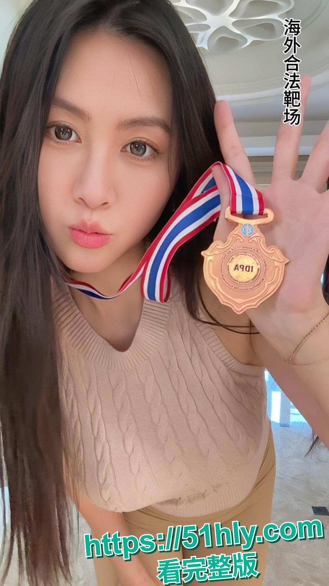 抖音百万粉网红叶凯薇下贱生活全揭秘！大白奶子肥屁股被金主操烂 抖音哭诉AI换脸 清纯人设崩塌全是假逼戏码！-5