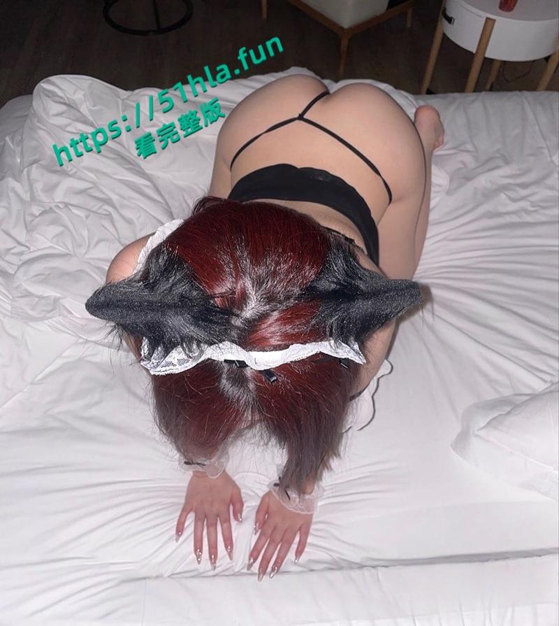 重庆纯欲女大学生性爱调教视频流出,穿戴狗链项圈吞吐肉棒,上位骑乘疯狂榨取金主精液!-5