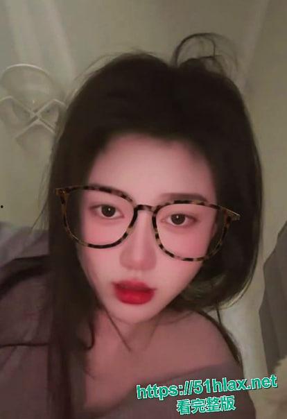 高颜值极品嫩妹与男友性爱视频泄露 露脸超骚口交吞吐 激情暴插揉奶诱惑-3