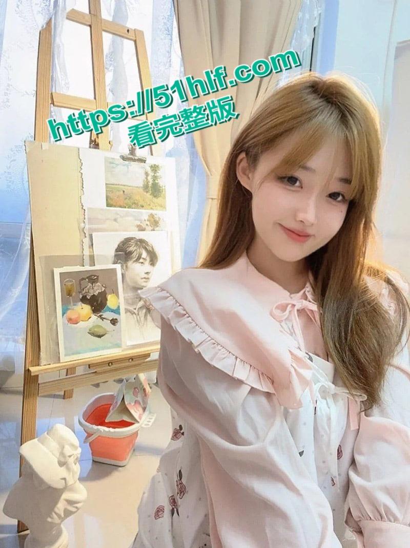 美术学院高颜值女大学生【江晓晓】不雅视频流出,多种情趣内衣大秀诱人胴体,高超口技榨取金主精华!-1