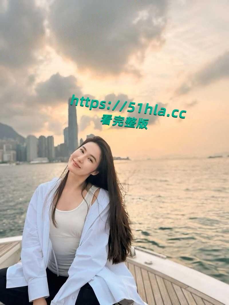 香港中文大学毕业生,现任企业经理没想到私下竟这么骚,极品尤物早期做黄播视频被曝光!-7