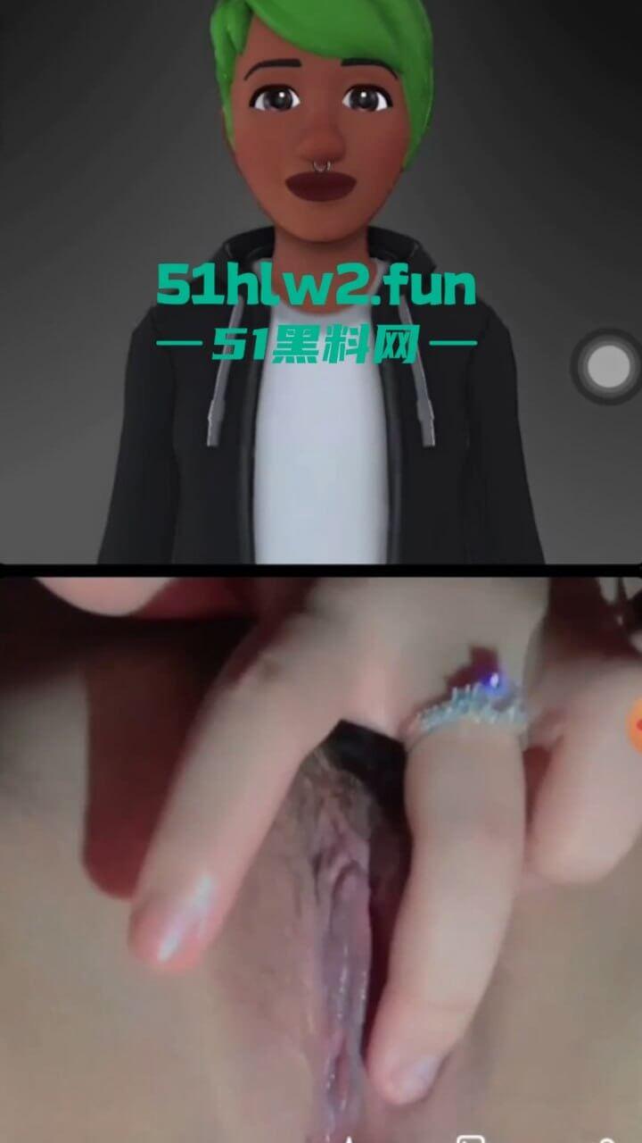 越南萌妹【Jobgg】用HoneyCam和男友玩裸聊自慰捏奶,被男友录屏放网上流出。-1