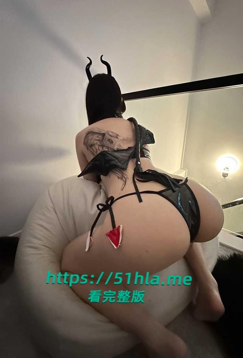 百万粉丝网红【鱼神】大尺度SM调教私拍流出,绝美尤物COS性感小恶魔,主人抽打调教满嘴骚话淫叫不止!-5