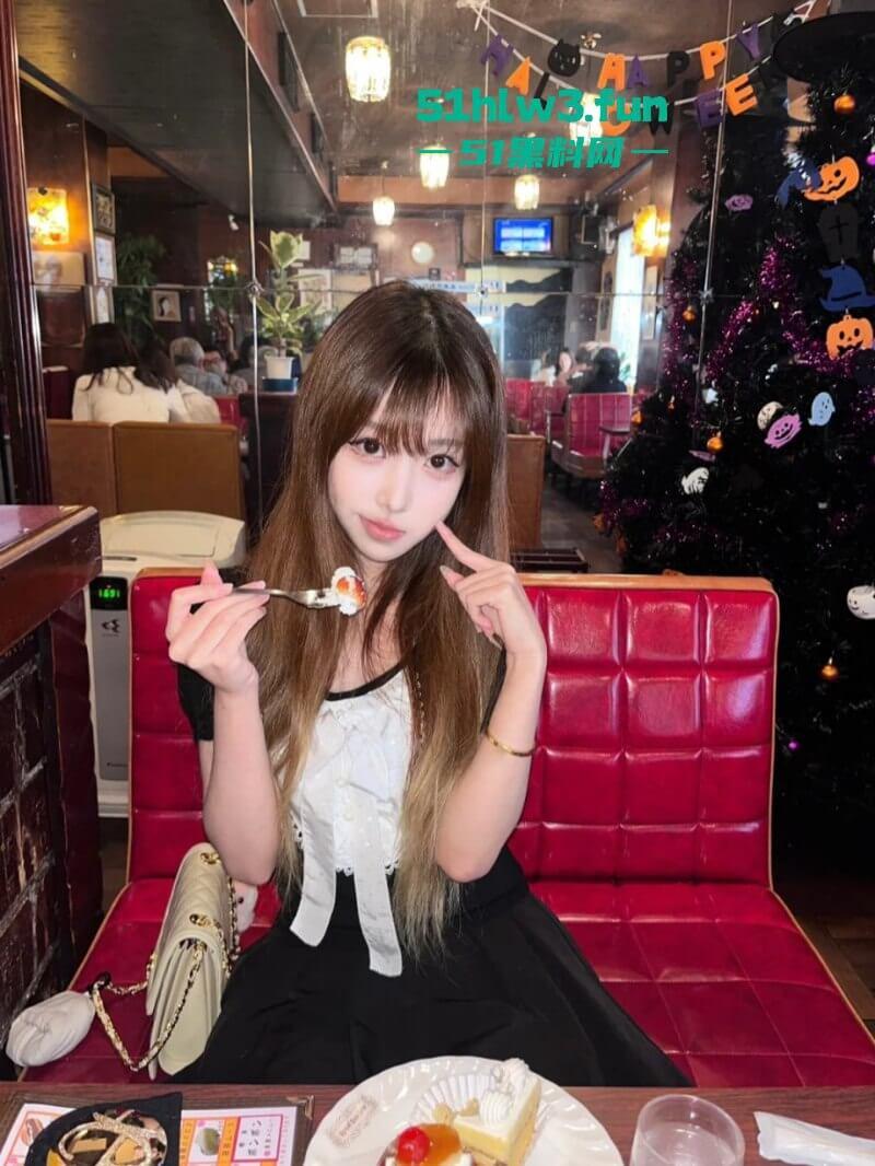 留日学生妹【刘安昕】外网公开卖身陪睡母狗属性被扒,怕父母生气假意报警装乖女。-6