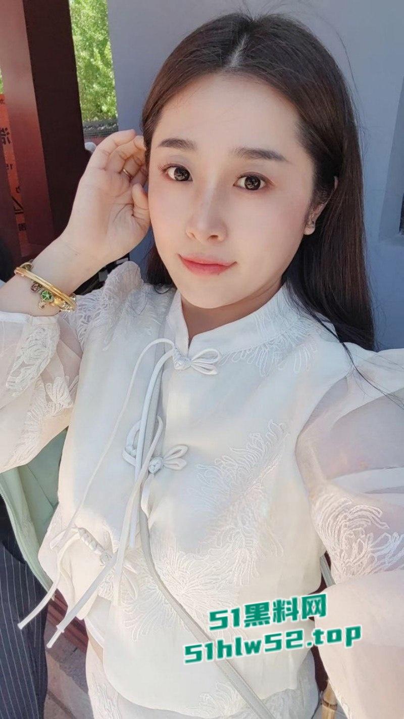 黑龙江伊春36岁化学老师【王玉萍】性欲奇强母狗,出轨老公同事酒店约炮被操出一身汗!-1