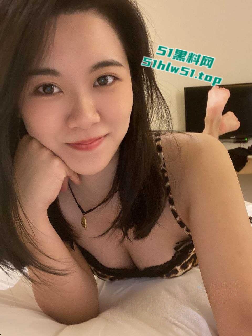 独家曝光，成都成华区极品【程琳琳】肤白貌美，户外漏出黑丝诱惑乳夹调教全方位抽插！-1