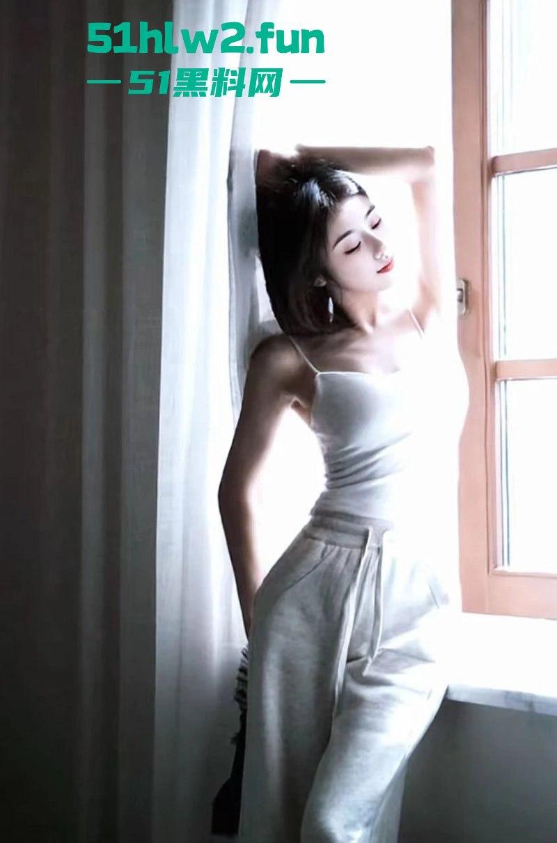 抖音擦边网红【奈斯】表面高冷女神背地淫荡母狗,为了赢pk要礼物被榜一大哥操一下午。-6