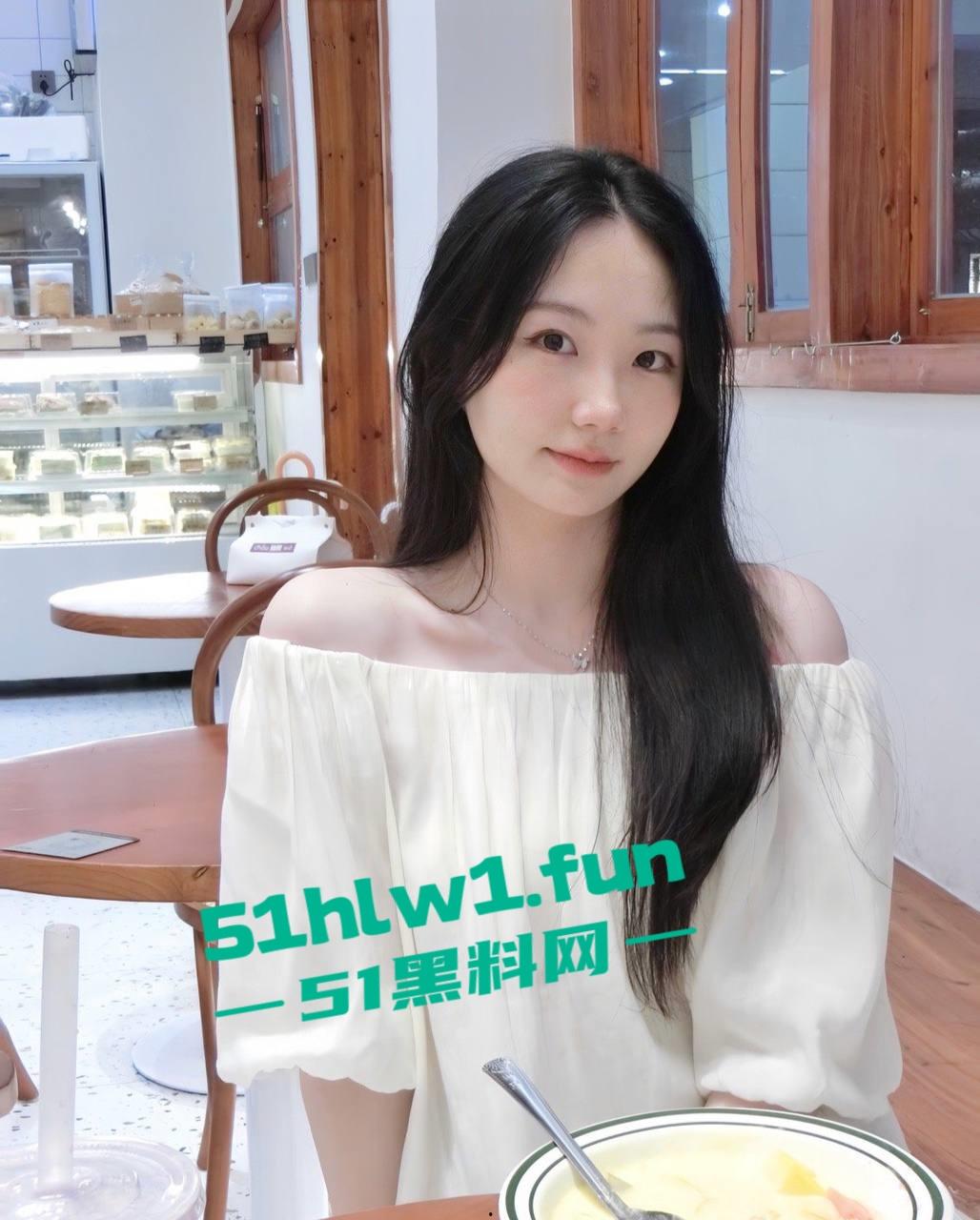 山东反差母狗徐晓玲,极品身材黑穴骚逼,肤白貌美长腿女神,不交男友只约炮,被渣男曝光做爱视频-4