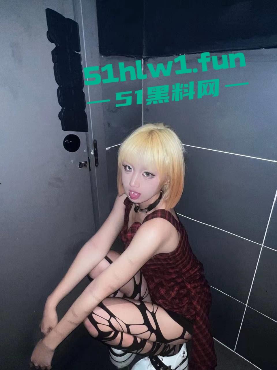 沈阳女大学生刘欣语 长腿大奶身材纤细修长 经常去夜店勾引大哥 到处发自己的自慰视频 只为让大哥包养爆操-7