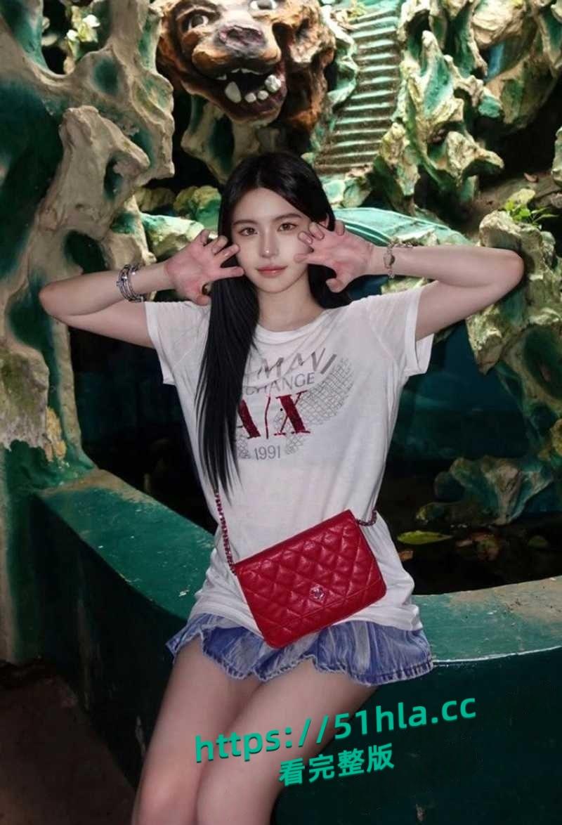 马来西亚籍留学生【潘纬倩】遭渣男偷拍性爱视频外流，颜值超美清纯女神被后入猛操，露脸浪叫反差十足！-5