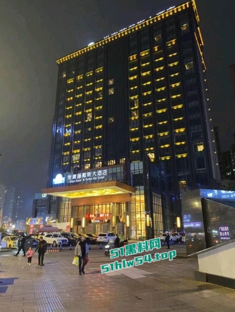 思域富婆【刘雯雯】高价约饭事件,聊天记录视频炫耀遭曝光,富婆情趣透明内裤下淫水泛滥被猛操呻吟连连!-4