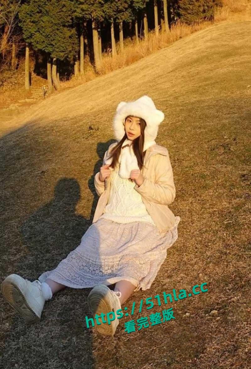 马来西亚籍留学生【潘纬倩】遭渣男偷拍性爱视频外流，颜值超美清纯女神被后入猛操，露脸浪叫反差十足！-8