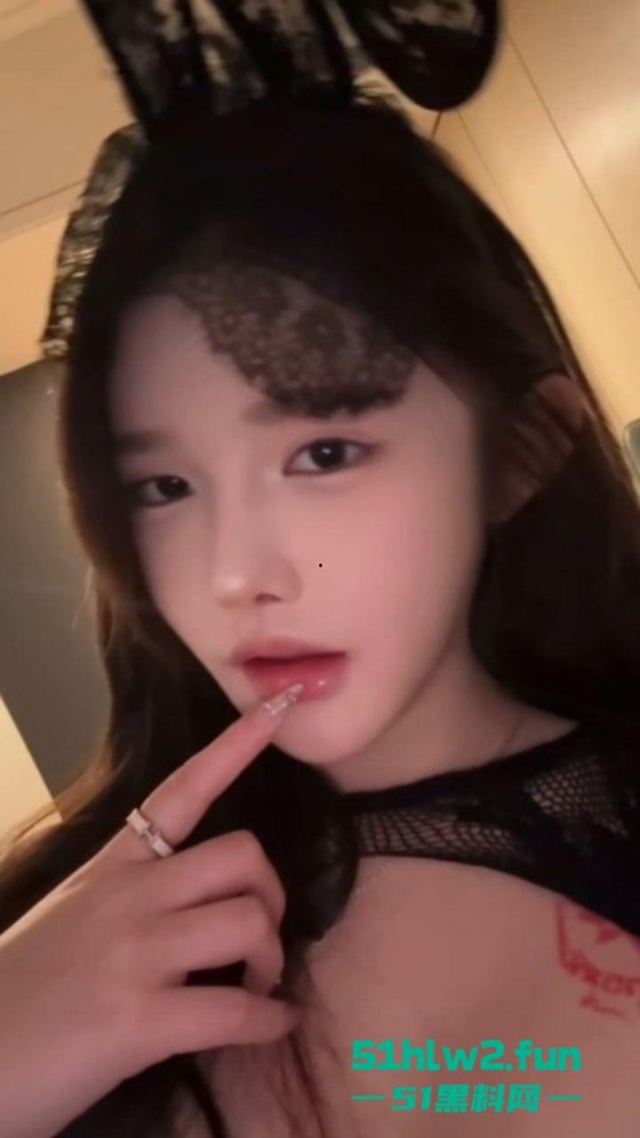 快手网红【美羊】被曝大尺度做爱视频，极品高颜值美女穿女仆装胯上骑乘伺候大佬！-2