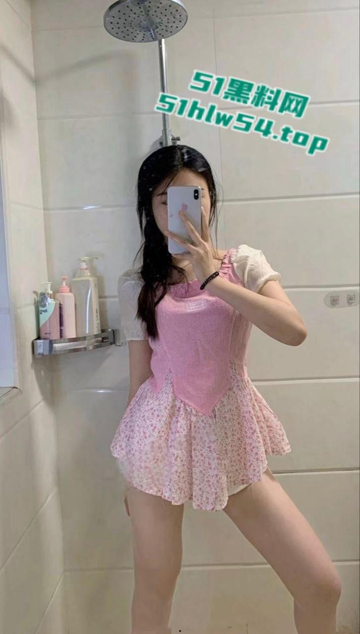 深度体验探探约炮到高中同班同学，当年的清纯班花女神沦为骚母狗，车震吃鸡反差刺激感十足！-3